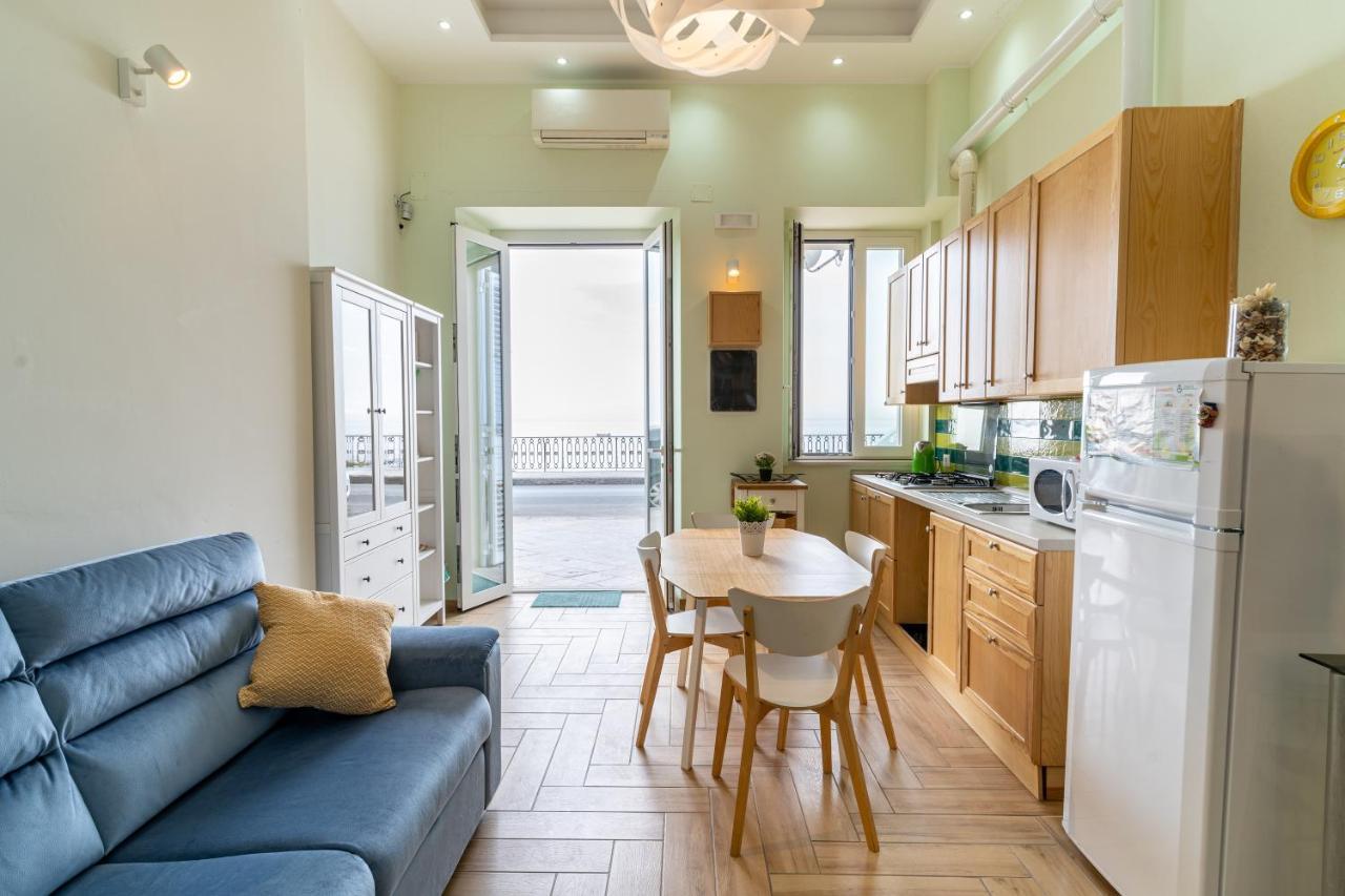 Giardini Naxos Lovely Flat In Front Of The Beach ภายนอก รูปภาพ
