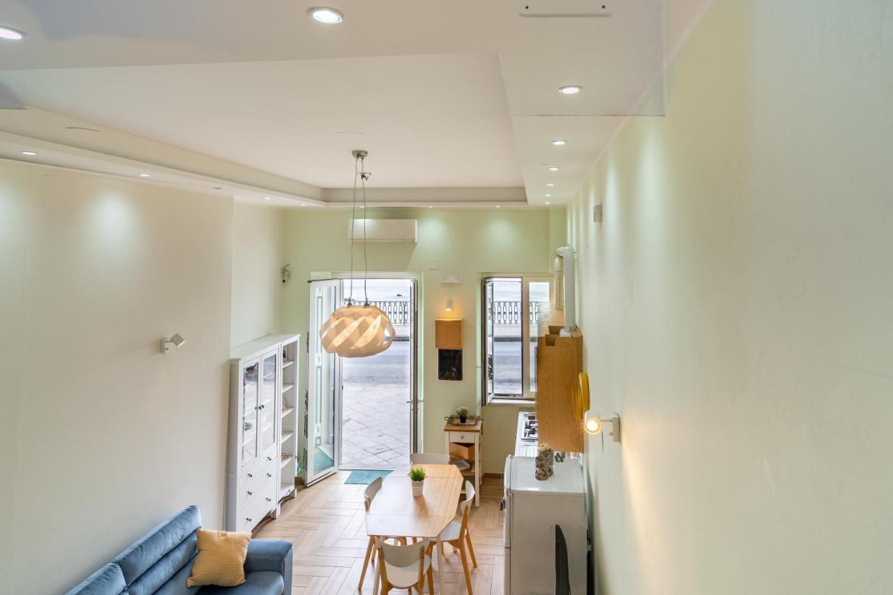Giardini Naxos Lovely Flat In Front Of The Beach ภายนอก รูปภาพ