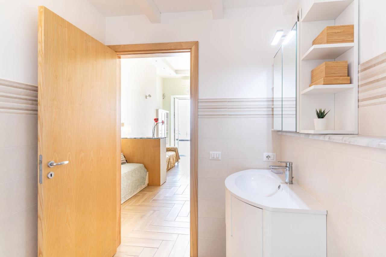 Giardini Naxos Lovely Flat In Front Of The Beach ภายนอก รูปภาพ